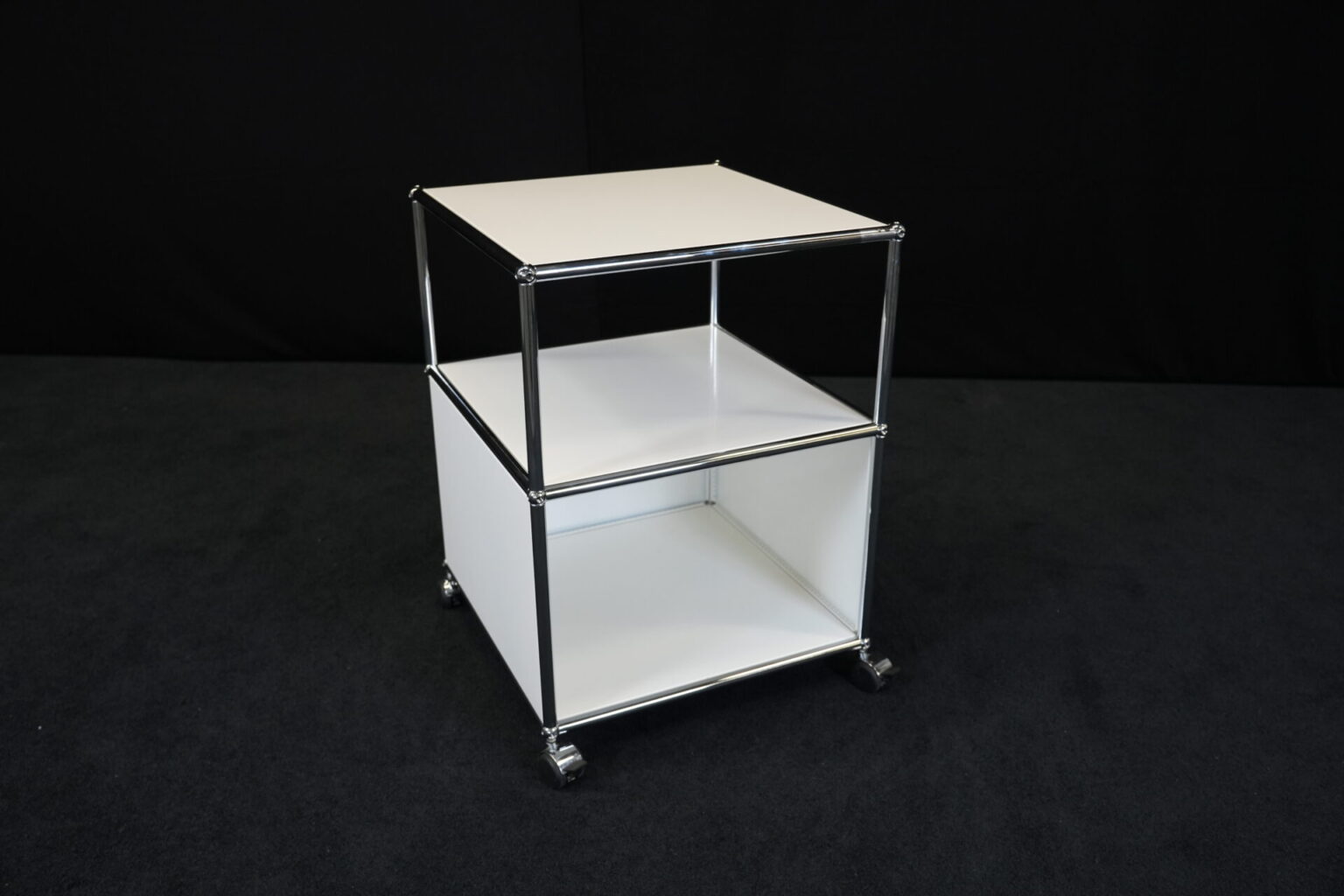 USM Haller Beistelltisch / weiß