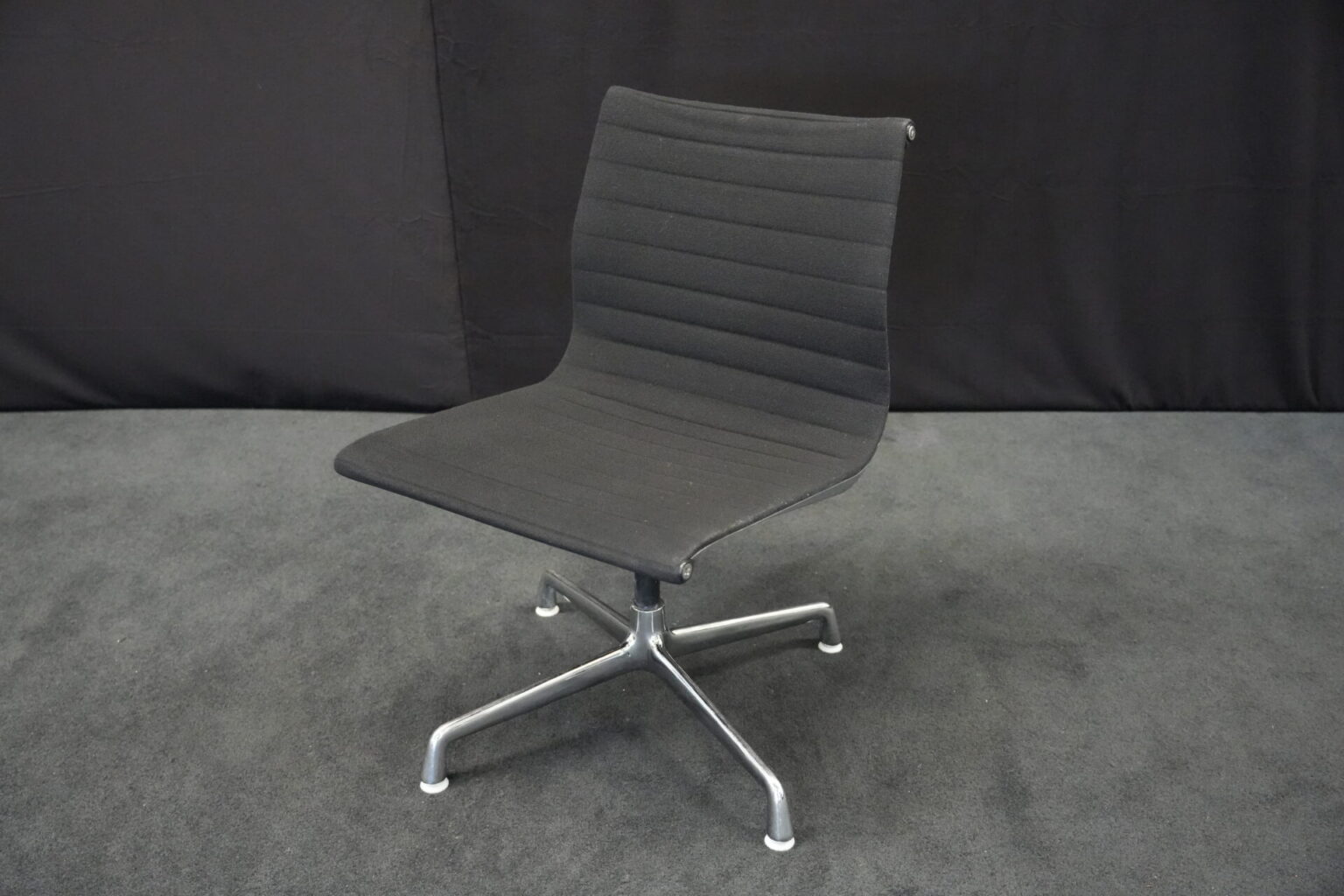 Herman Miller für Vitra | EA 101 / schwarz