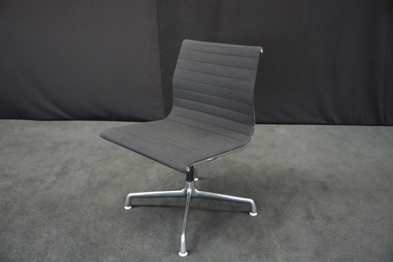 Herman Miller für Vitra | EA 101 / schwarz