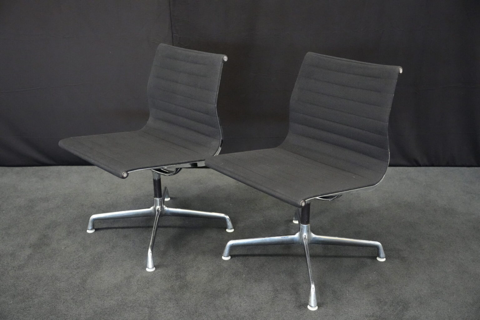2X Herman Miller für Vitra | EA 101 / schwarz