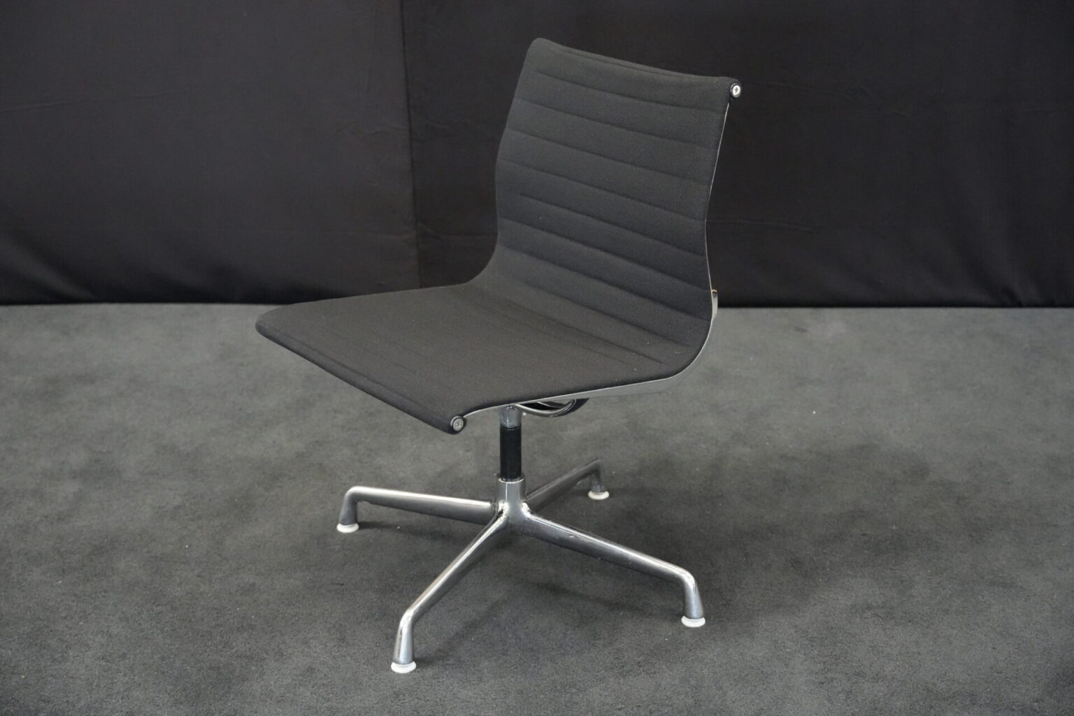 Herman Miller für Vitra | EA 101 / schwarz