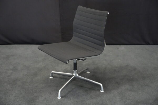 Herman Miller für Vitra | EA 101 / schwarz
