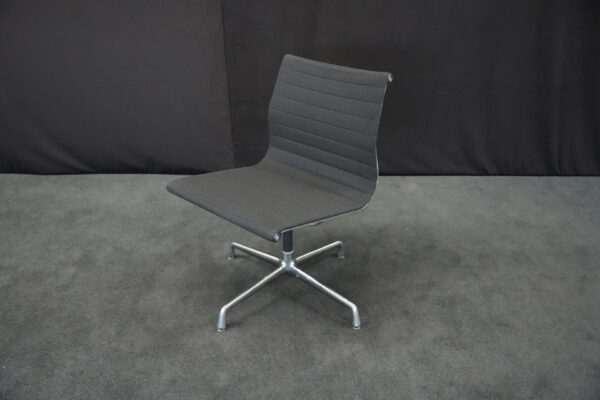 Herman Miller für Vitra EA 101 / schwarz