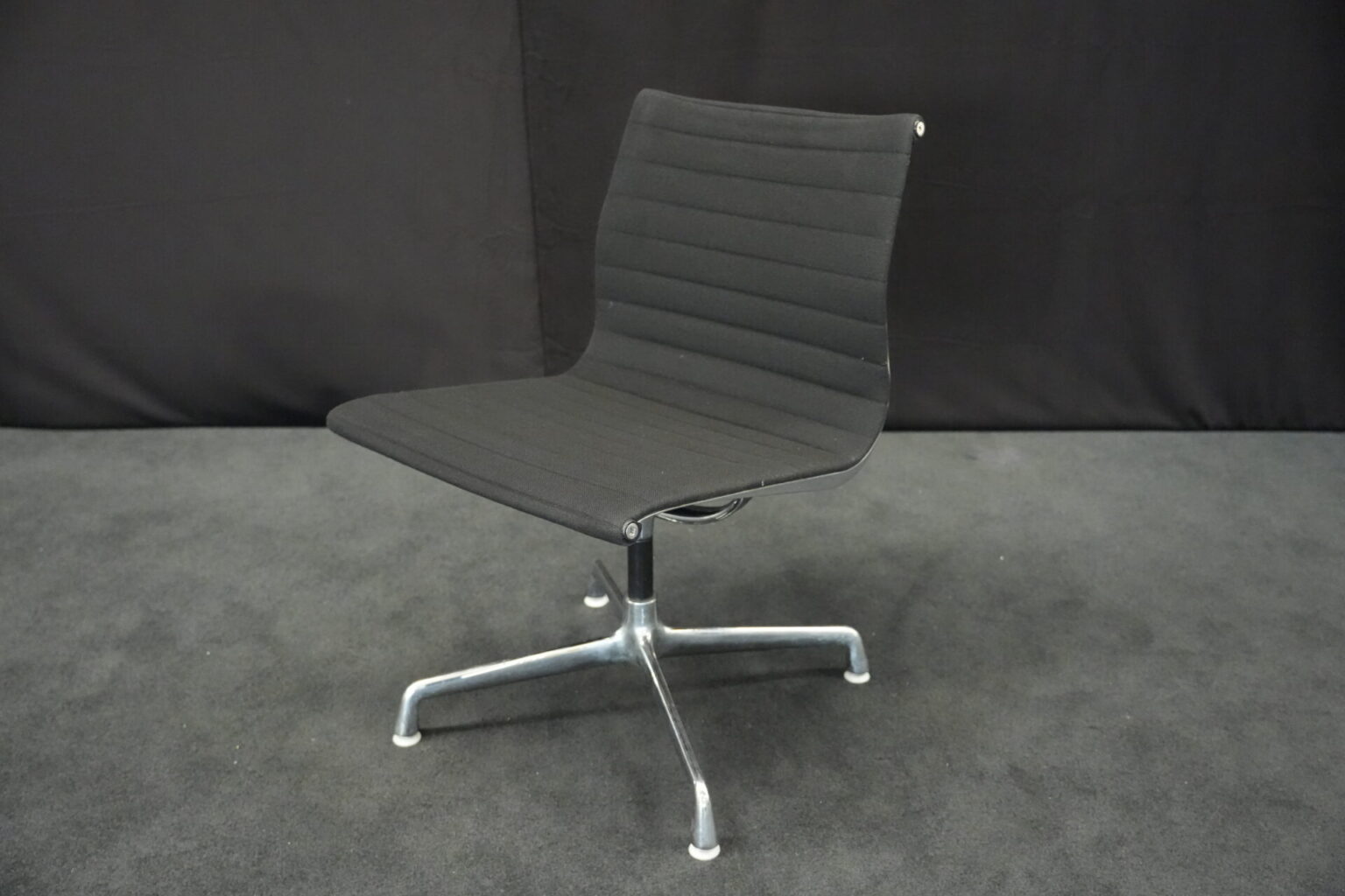 Herman Miller für Vitra EA 101 / schwarz