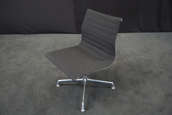 Herman Miller für Vitra | EA 101 / schwarz