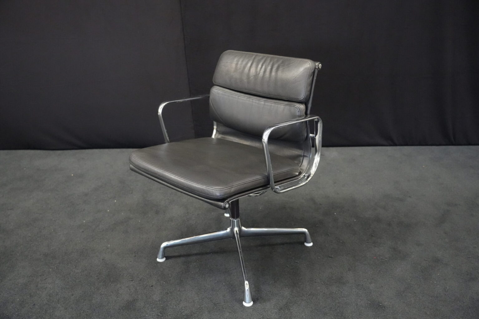 Herman Miller für Vitra | EA 207 Leder / Schwarz