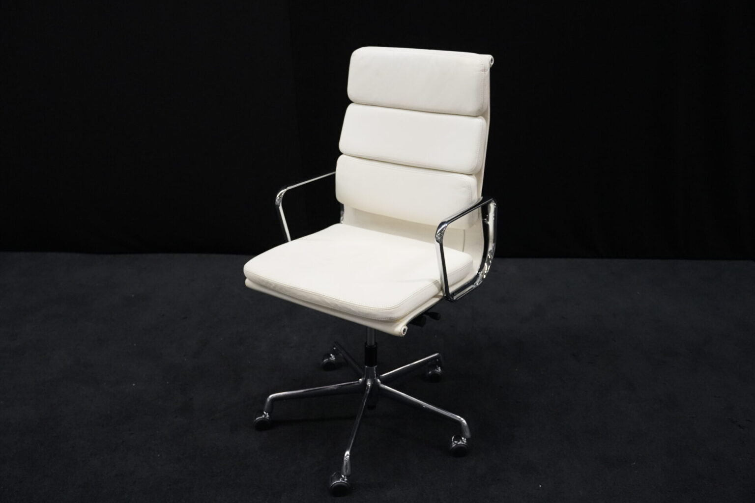 Herman Miller für Vitra EA 219 Soft Pad Leder / weiß