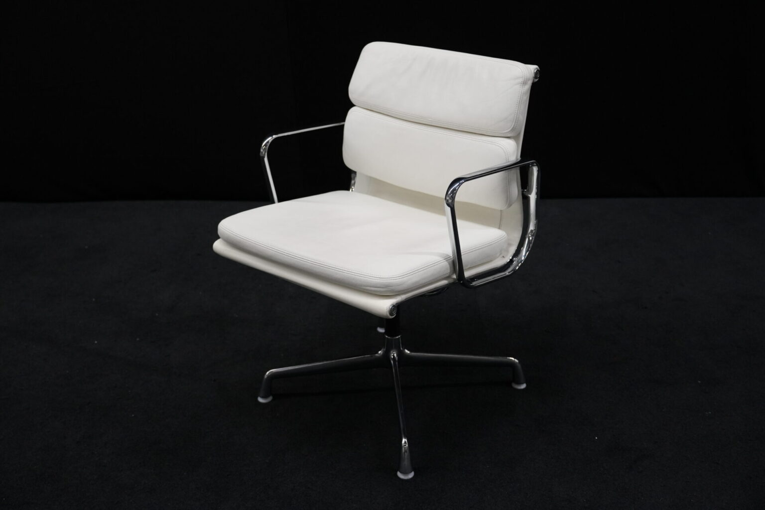 Herman Miller für Vitra | EA 207 Leder / Weiß / Creme