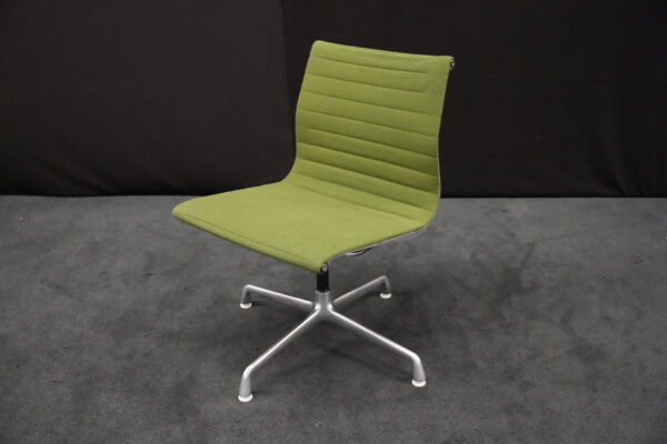 Herman Miller für Vitra – EA 101 / grün