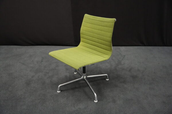 Herman Miller für Vitra – EA 101 / grün