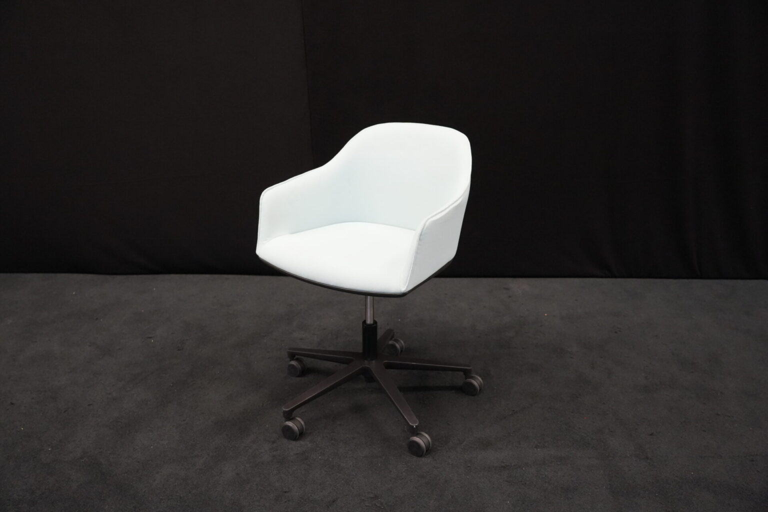 Vitra Softshell Chair / Hellblau