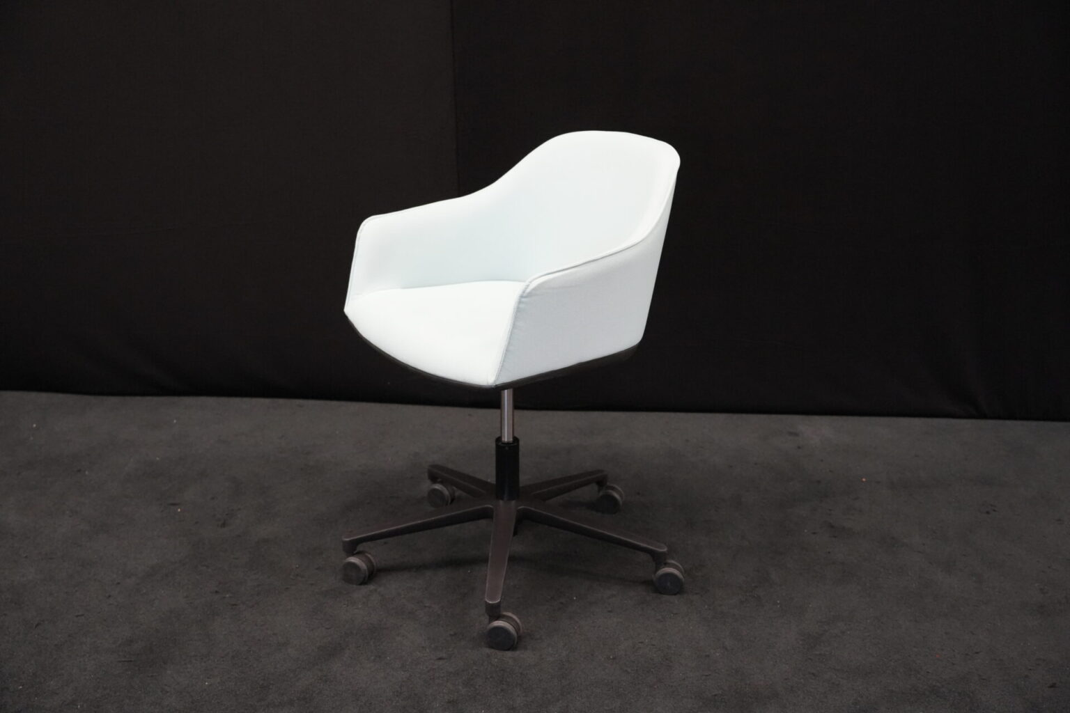 Vitra Softshell Chair / Hellblau