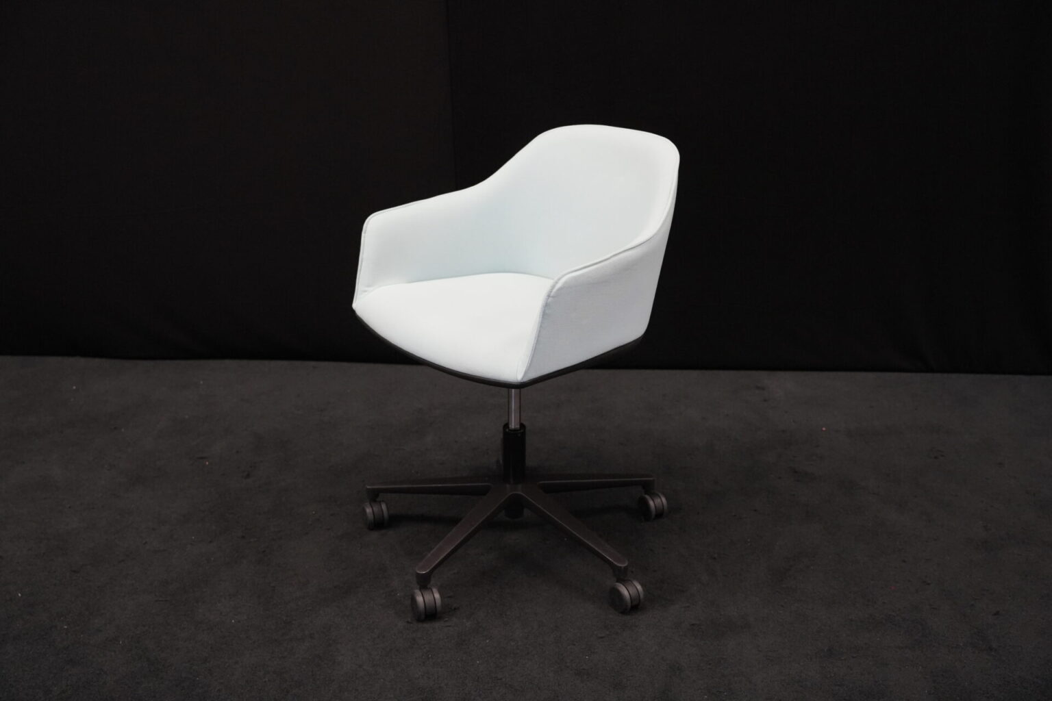 Vitra Softshell Chair / Hellblau