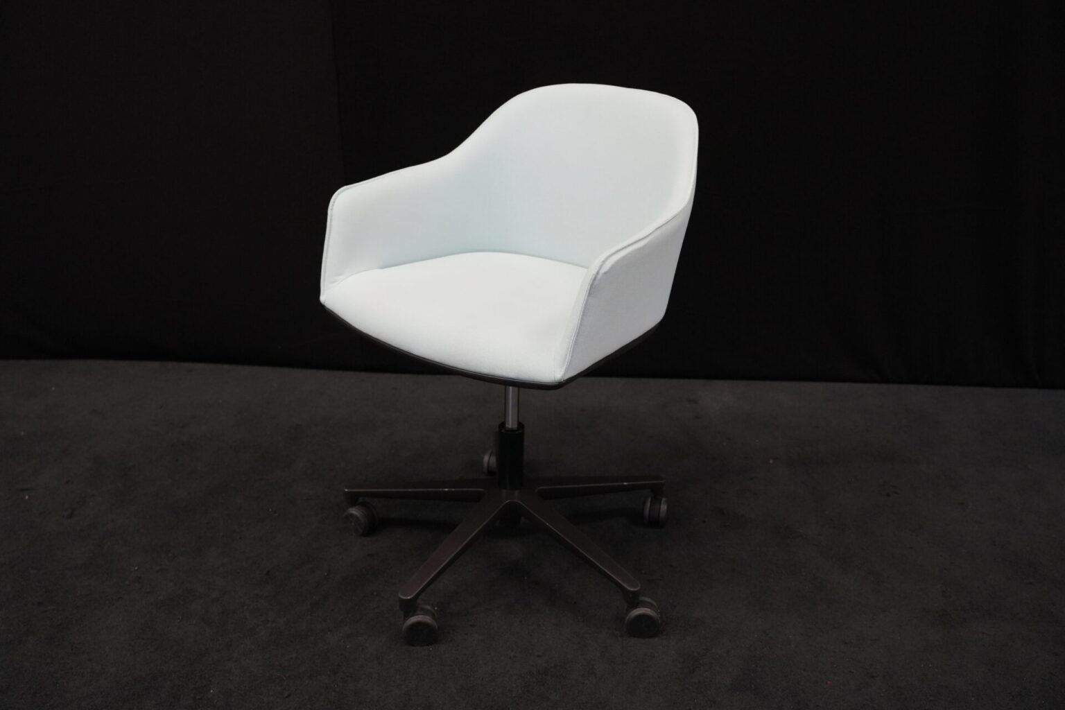 Vitra Softshell Chair / Hellblau