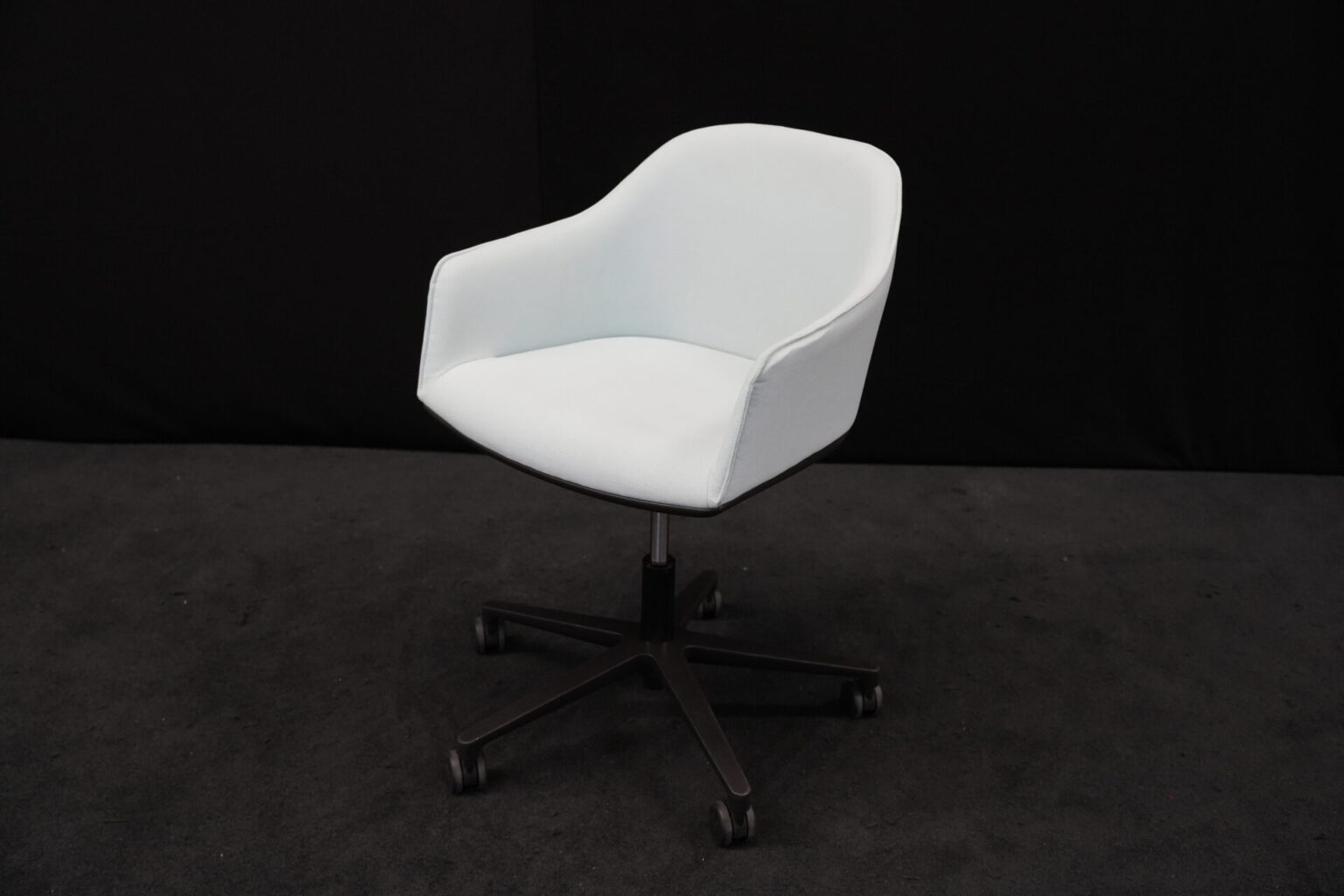 Vitra Softshell Chair / Hellblau