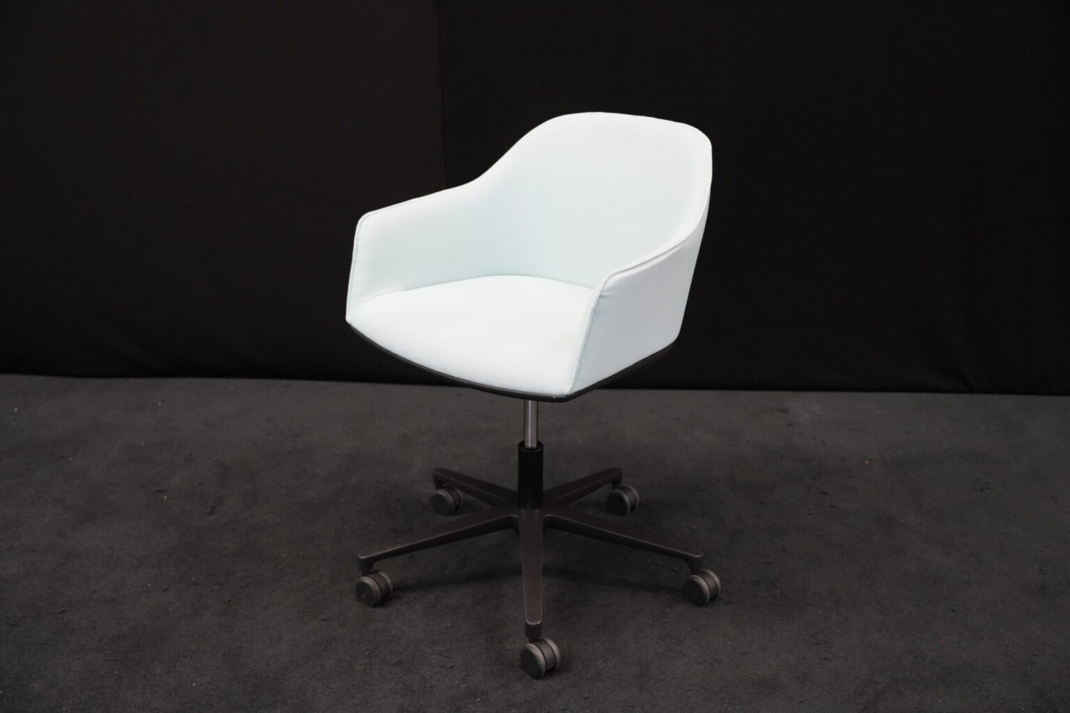 Vitra Softshell Chair / Hellblau