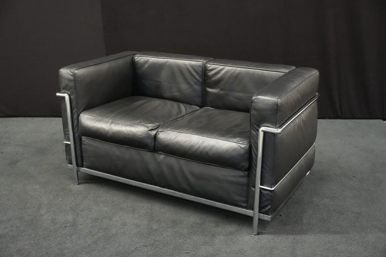 2-Sitzer Sofa / schwarz