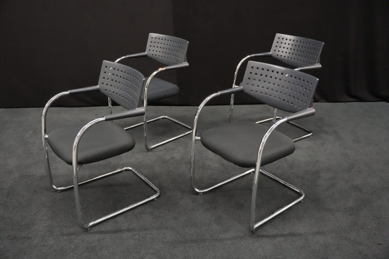 4x Vitra VisaVis Freischwinger Stoff / Schwarz