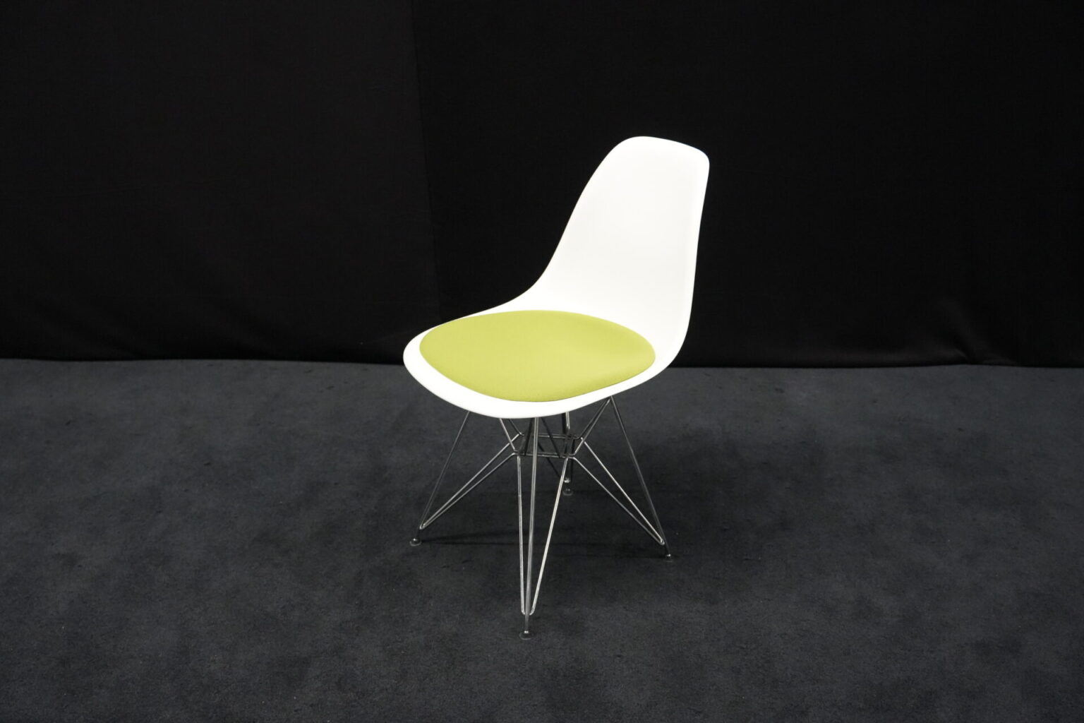 Vitra Plastic Side Chair RE DSR