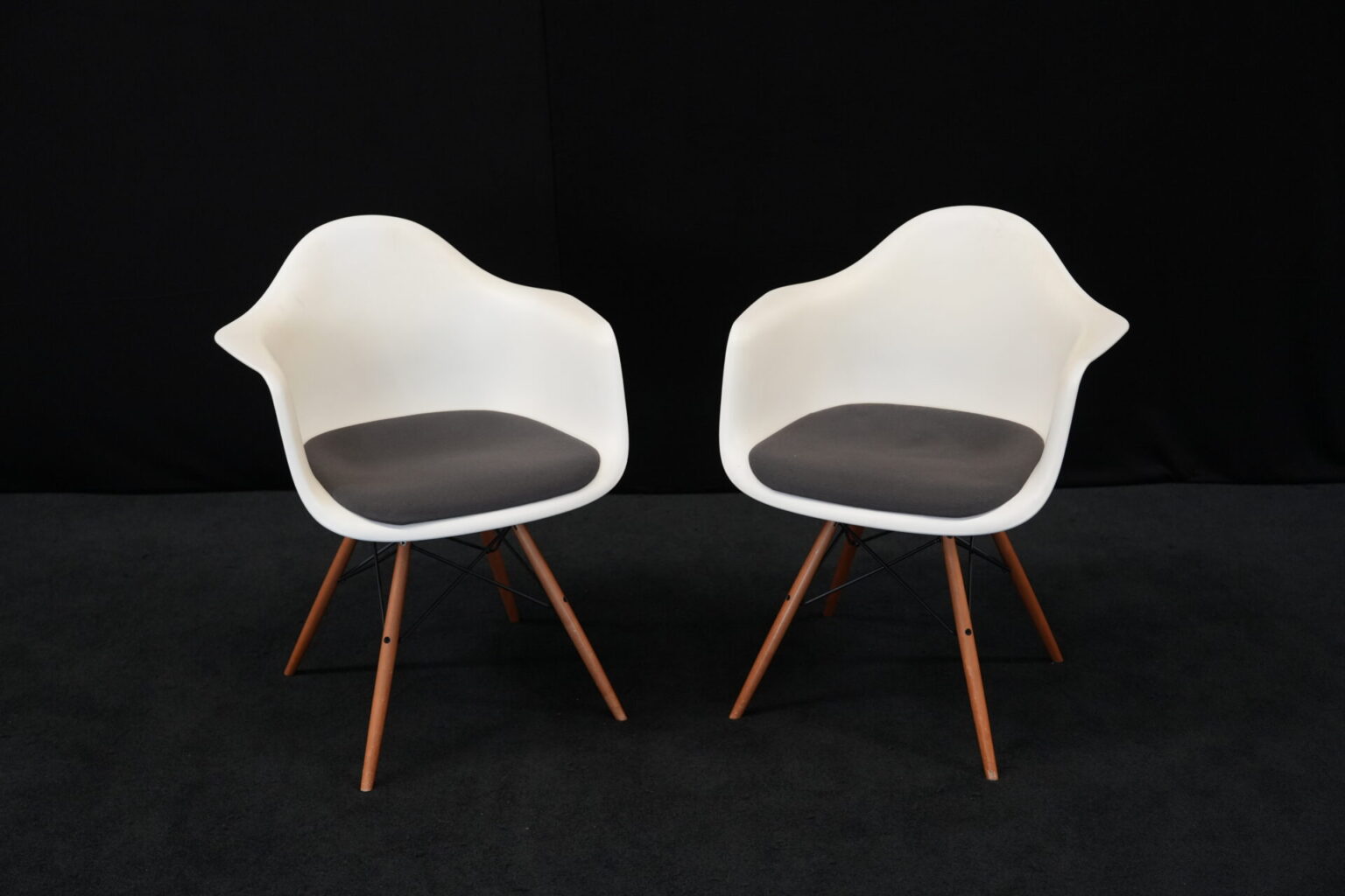 2x Eames Plastic Armchair RE DAW