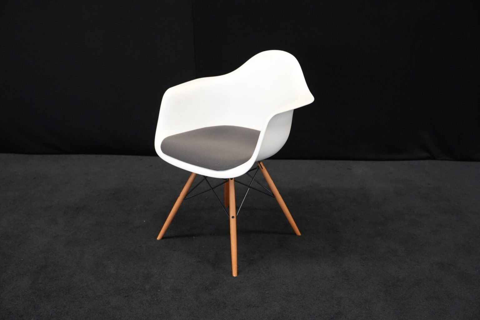 Eames Plastic Armchair RE DAW