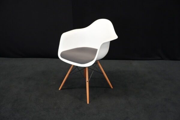 Eames Plastic Armchair RE DAW