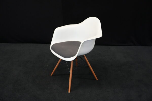 Eames Plastic Armchair RE DAW