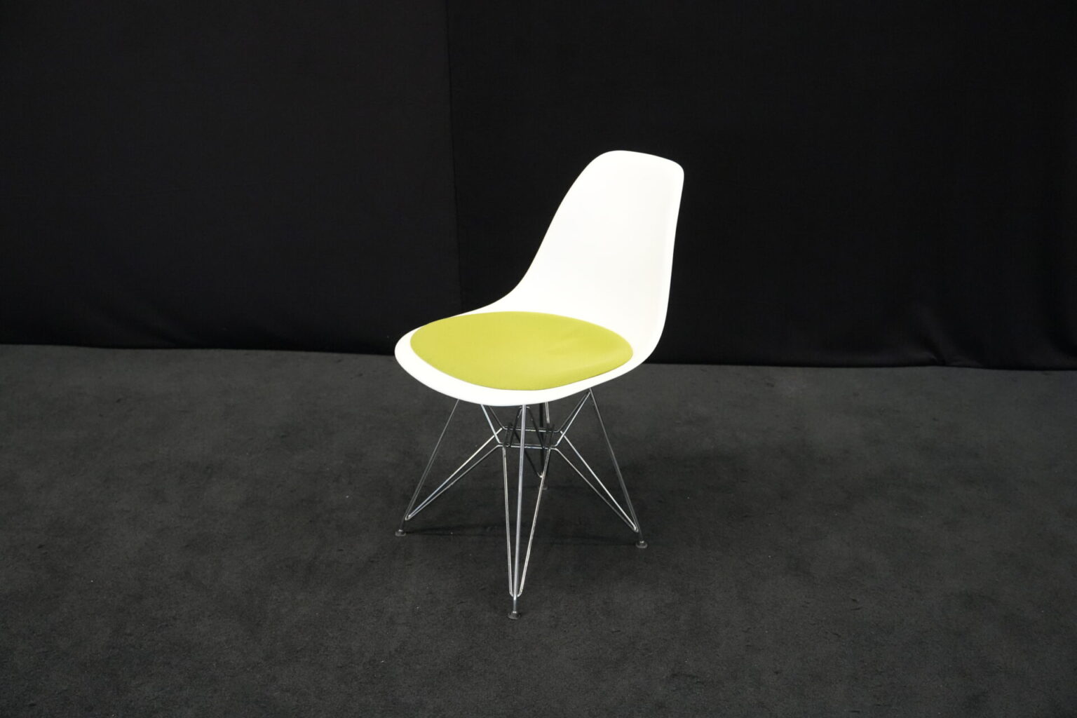 Vitra Plastic Side Chair RE DSR