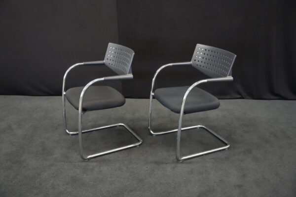 2x Vitra VisaVis Freischwinger Stoff / Schwarz
