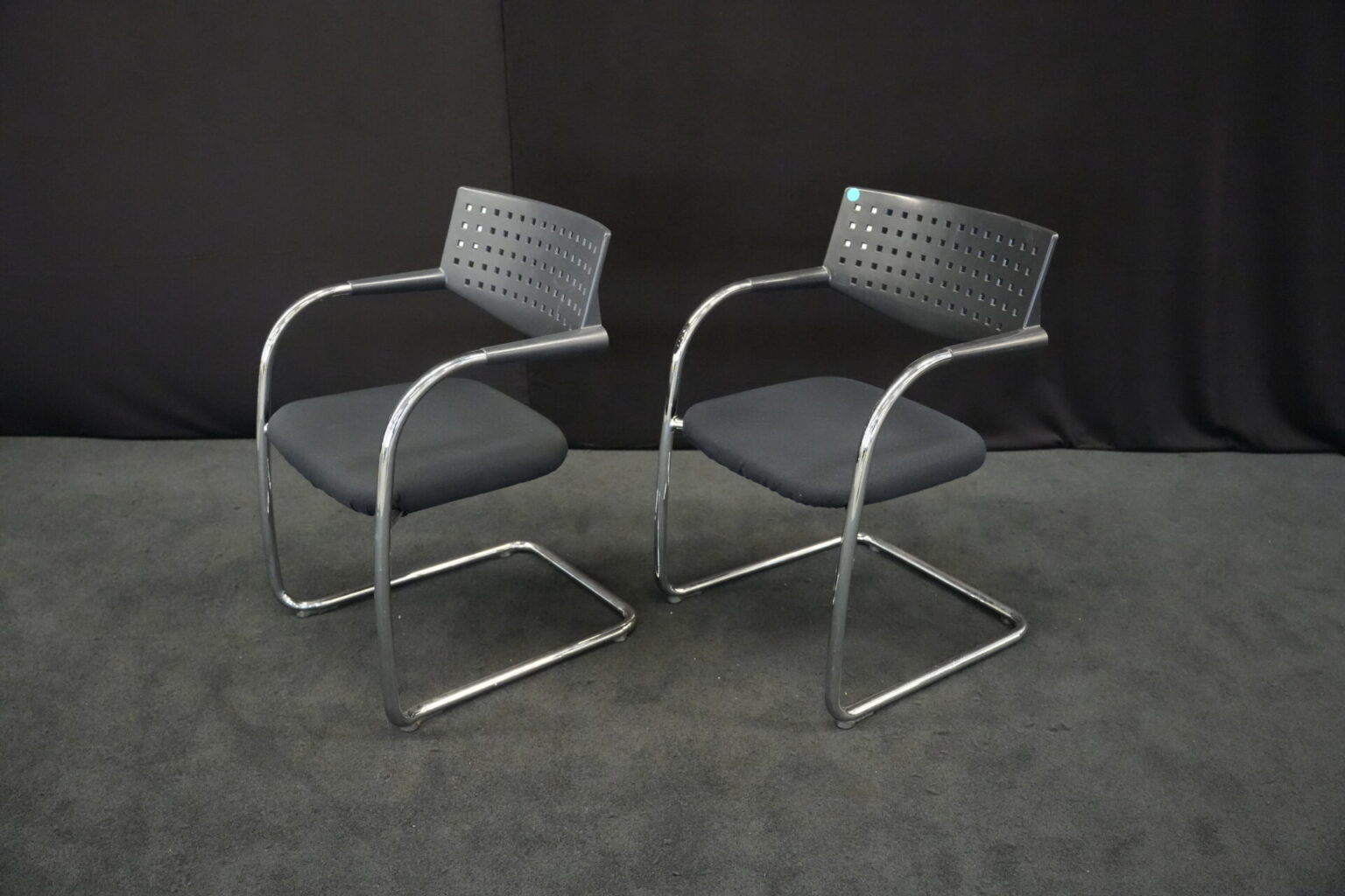2x Vitra VisaVis Freischwinger Stoff / Schwarz