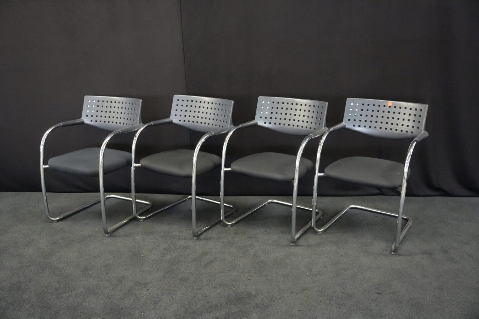 4x Vitra VisaVis Freischwinger Stoff / Schwarz