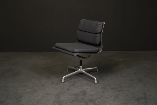 Vitra Drehstuhl 'EA 205 Soft Pad' Stoff Schwarz