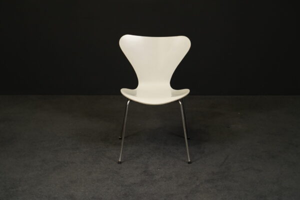 Fritz Hansen Stuhl 'Serie 7' Hellgrau