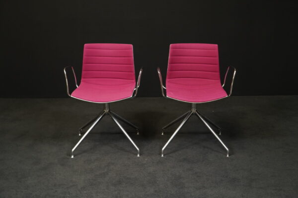 Arper | zwei Drehstühle 'Catifa' | Stoff | Aluminium