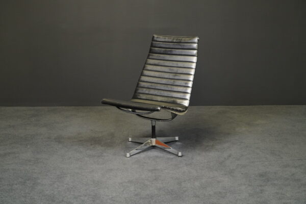 Herman Miller Drehstuhl EA 124 Leder Schwarz