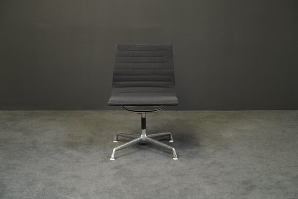 Herman Miller Konferenzstuhl EA 105 Hopsak