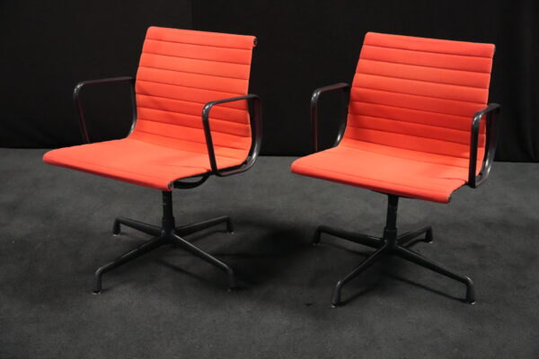 2x Vitra EA 108 Hopsak / rot