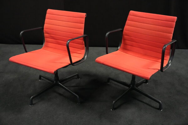 2x Vitra EA 108 Hopsak / rot