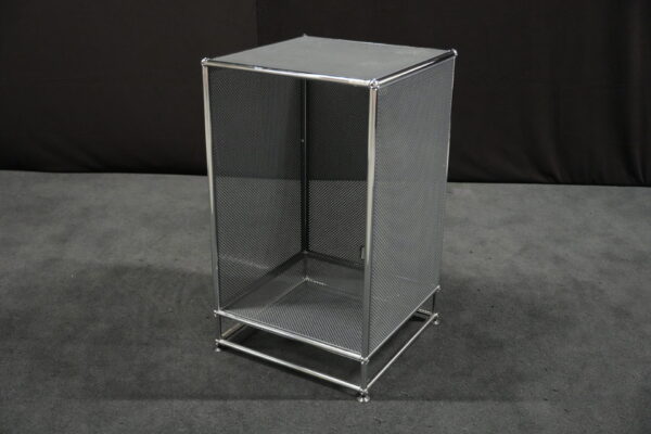 USM Haller Regal mit perforiertem Blech in Anthrazitgrau RAL 7016