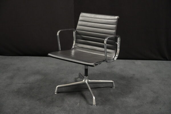 Vitra EA 107 Leder / schwarz