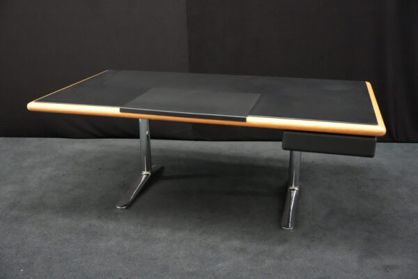 Knoll International Schreibtisch mit schwarzer Lederplatte