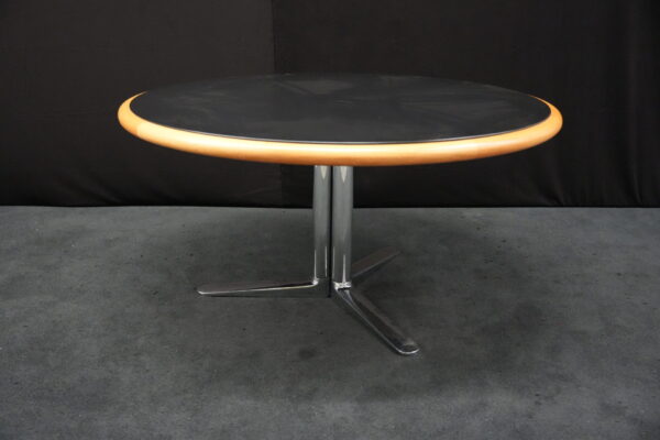 Knoll International Konferenztisch mit schwarzer Lederplatte