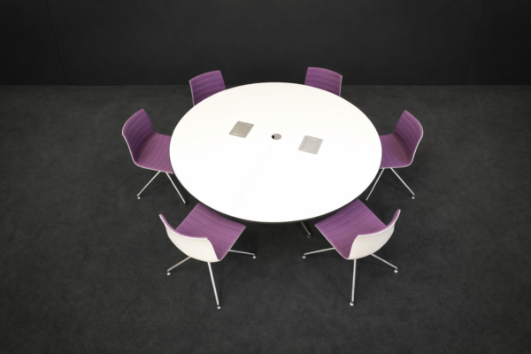 USM Kitos Konferenztisch + Arper Catifa 46 Besucherstühle Hopsak Lila