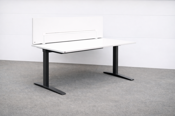 König + Neurath Schreibtisch manuell höhenv. mit Sichtschutz