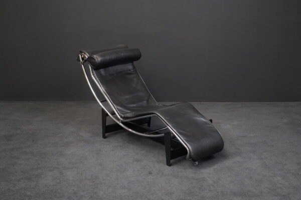 Cassina Liege LC4 Leder Schwarz