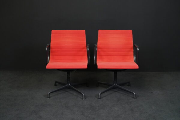 Vitra 2er Set Besucherstühle EA 108 Hopsak Rot