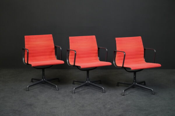 Vitra 3er Set Besucherstühle EA 108 Hopsak Rot