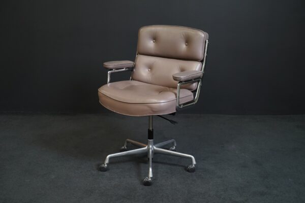 Vitra Bürodrehstuhl ES 108 Leder Braun