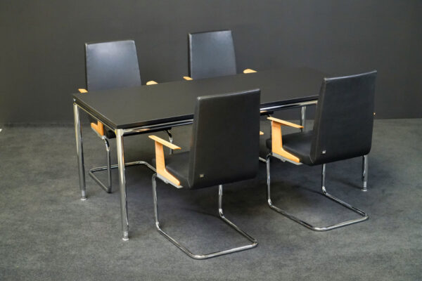 Bosse Konferenztisch + 4x Rolf Benz 620 Freischwinger Leder Schwarz