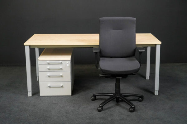 Arbeitsplatz aus Schreibtisch + Bürodrehstuhl + Rollcontainer